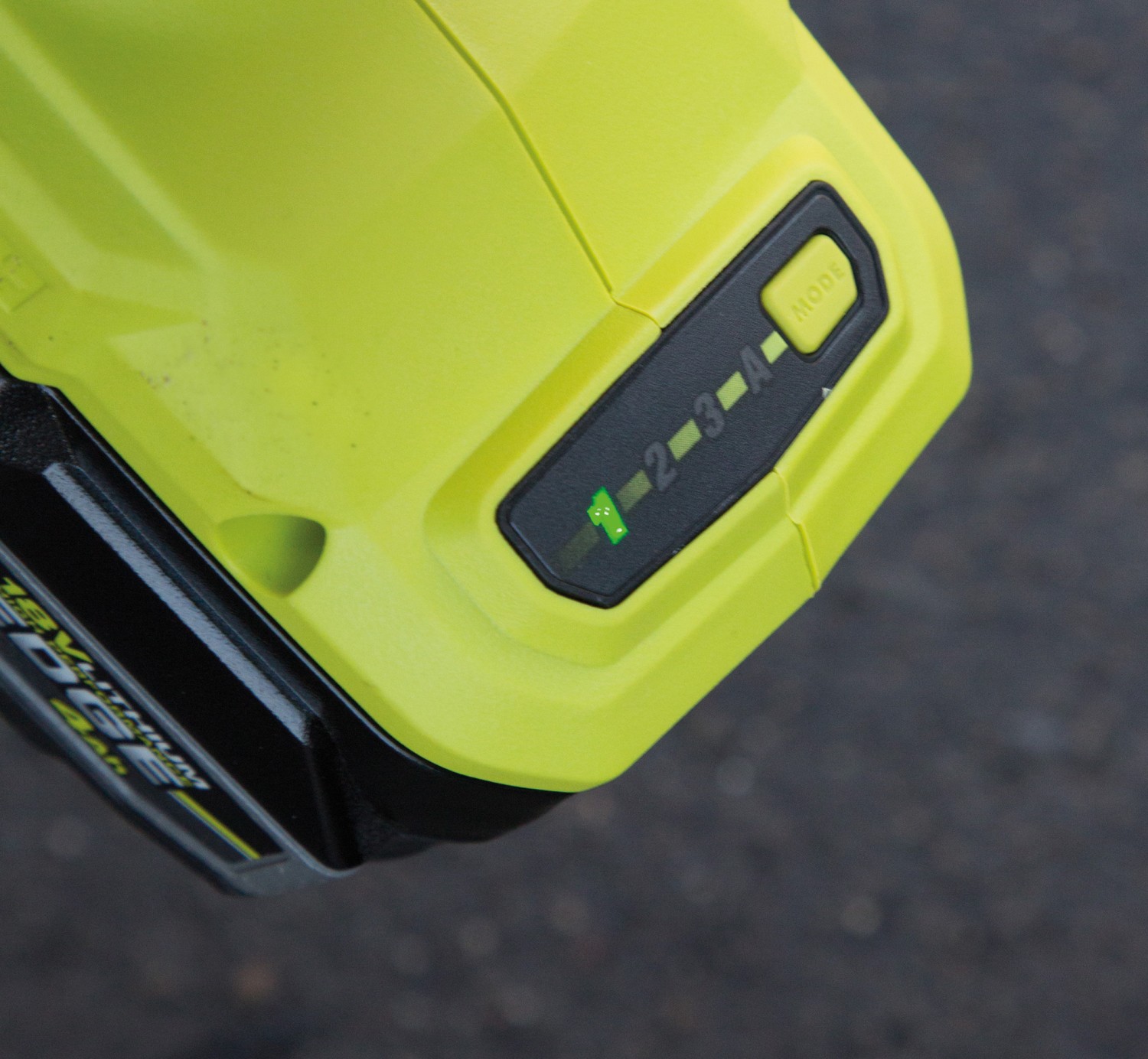 Ein Kracher!: Ryobi RIW18X, Bild 3 Akku-Schlagschrauber Ryobi RIW18X im Test, Bild 3