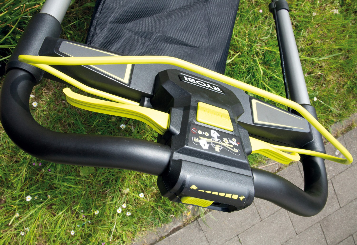 Handrasenmäher-Akku Ryobi RY18LMXSP51A im Test, Bild 2