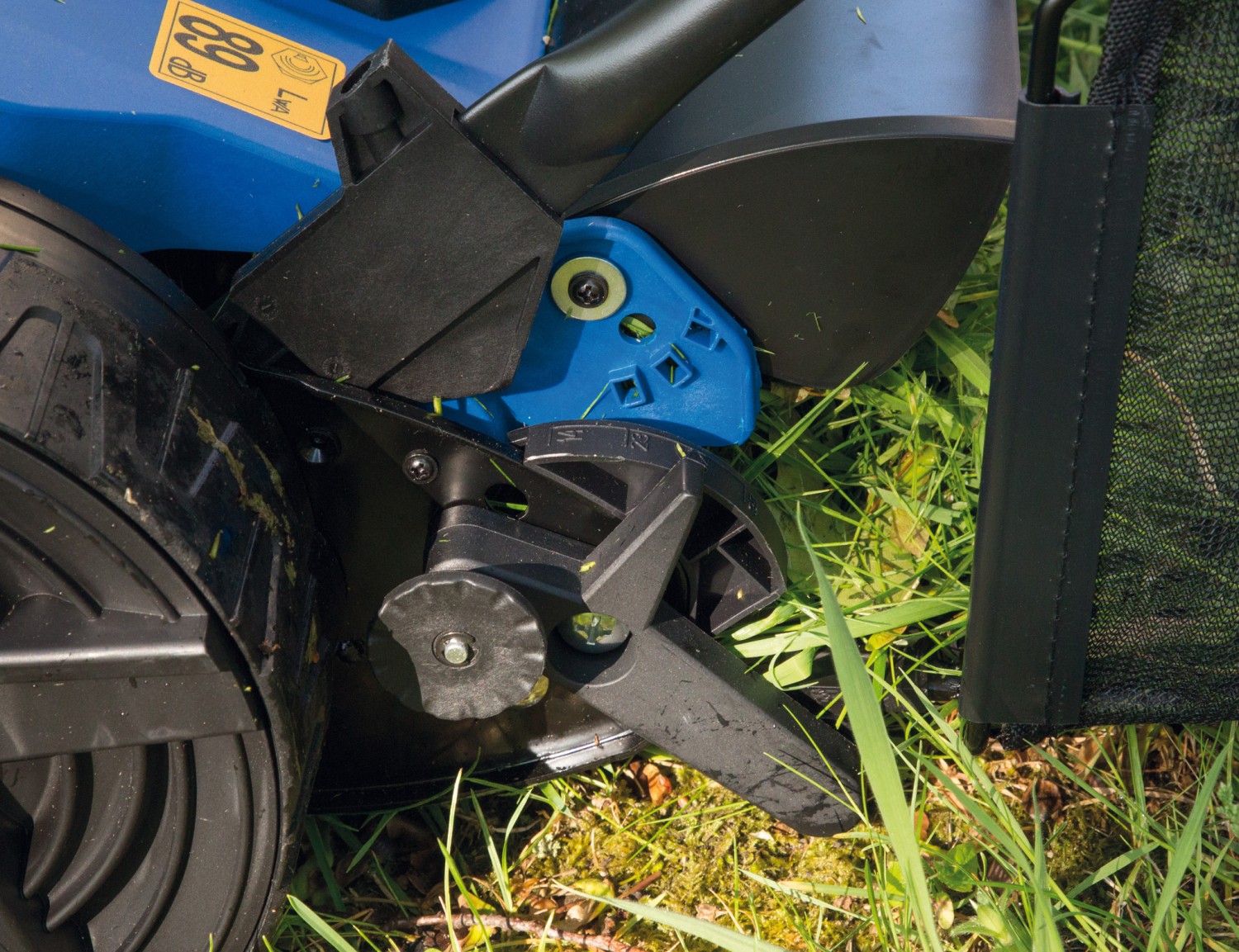 Rasen mähen wie früher – nur deutlich bequemer: Scheppach C-SPM380-X, Bild 3 Handrasenmäher-Akku Scheppach C-SPM380-X im Test, Bild 3