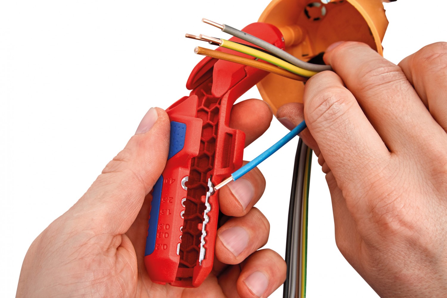 Entmantelt und blank gezogen: Knipex ErgoStrip_16 95 01 SB, Bild 3 Sonstige Handwerkzeuge Knipex ErgoStrip_16 95 01 SB im Test, Bild 3