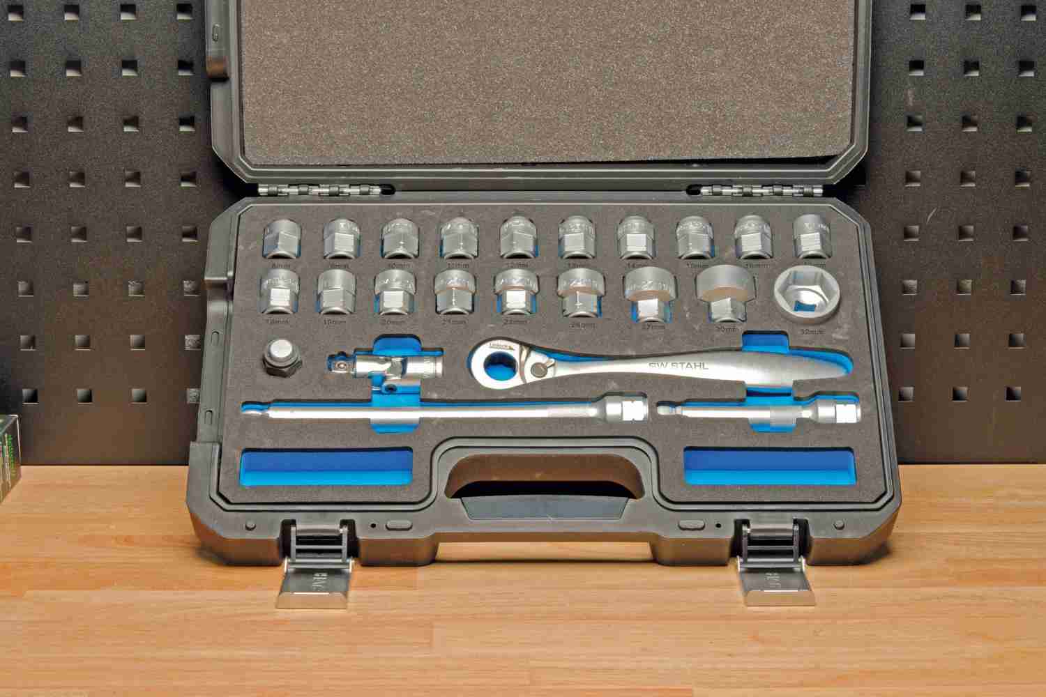 Erfolgreich tiefergelegt: SW Stahl Steckschlüsselsatz, 1/2, Low Profile, 24-teilig, 07625L, Bild 2 Handwerkzeug-Sets SW Stahl Steckschlüsselsatz, 1/2, Low Profile, 24-teilig, 07625L im Test, Bild 2
