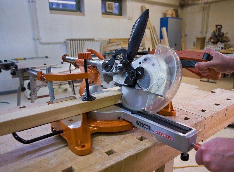 Am langen Arm: Toolson PRO KGZ 3400, Bild 1 Tisch-Kreissägen Toolson PRO KGZ 3400 im Test, Bild 1