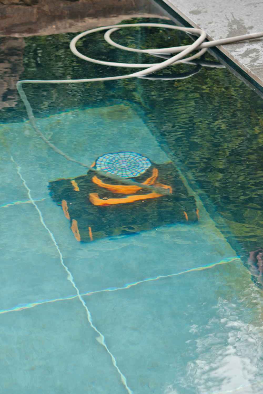 Sauberer Naturpool: Tosstec Poolroboter TT-RB Art. Nr.: 500 400, Bild 7 Pool Roboter Tosstec Poolroboter TT-RB Art. Nr.: 500 400 im Test, Bild 7