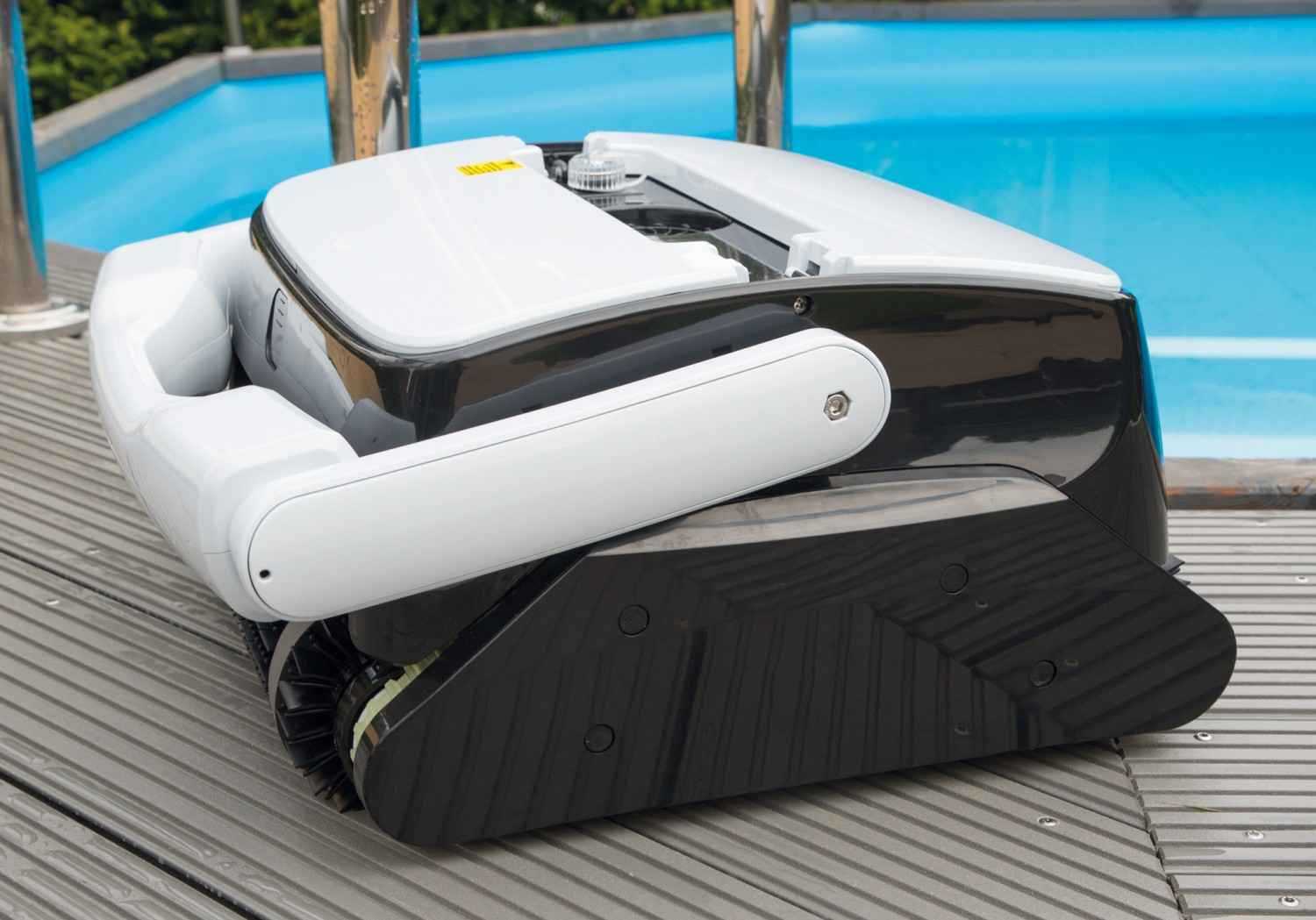 Feucht durchgewischt!: Ubbink Roboclean Accu XL Pro, Bild 2 Pool Roboter Ubbink Roboclean Accu XL Pro im Test, Bild 2