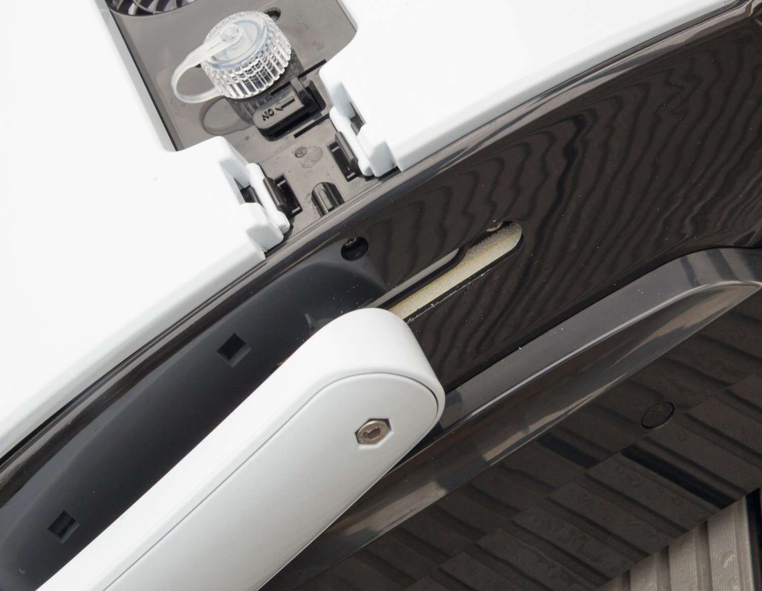 Feucht durchgewischt!: Ubbink Roboclean Accu XL Pro, Bild 3 Pool Roboter Ubbink Roboclean Accu XL Pro im Test, Bild 3