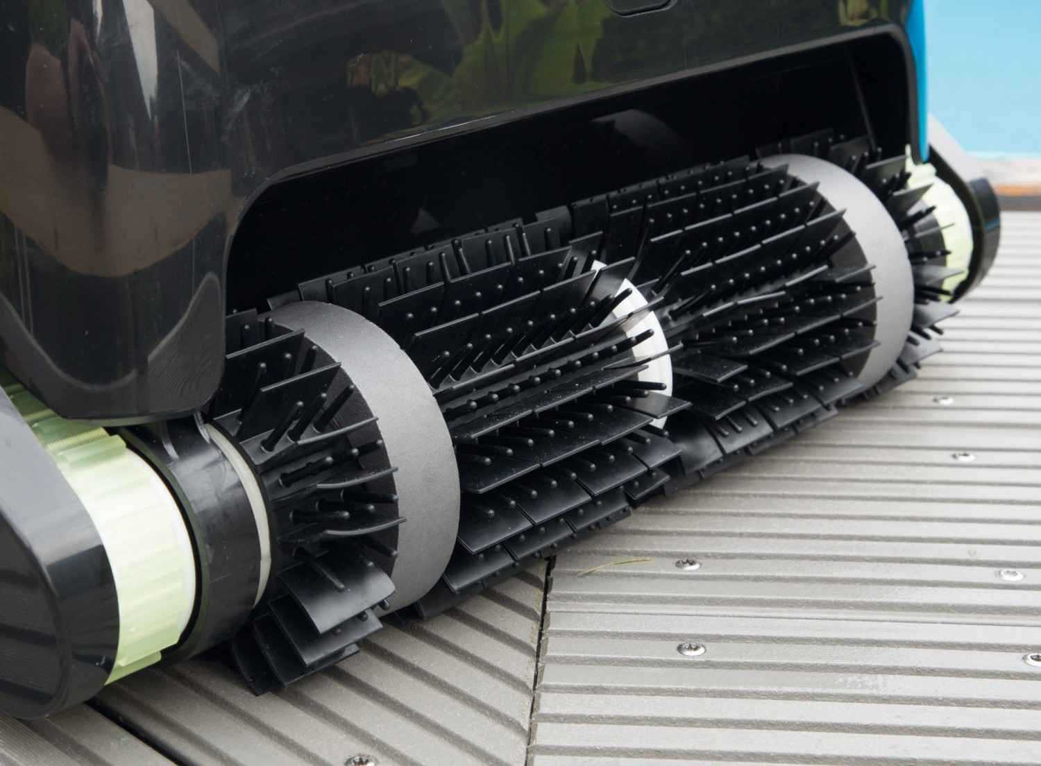 Feucht durchgewischt!: Ubbink Roboclean Accu XL Pro, Bild 5 Pool Roboter Ubbink Roboclean Accu XL Pro im Test, Bild 5