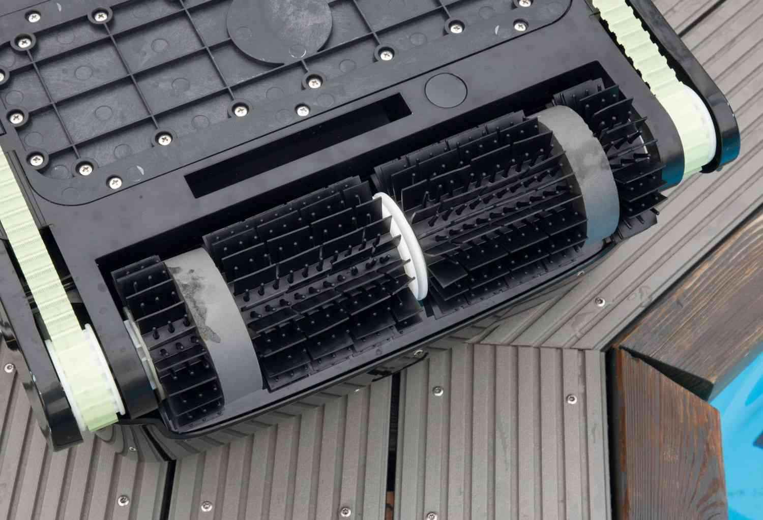 Feucht durchgewischt!: Ubbink Roboclean Accu XL Pro, Bild 6 Pool Roboter Ubbink Roboclean Accu XL Pro im Test, Bild 6