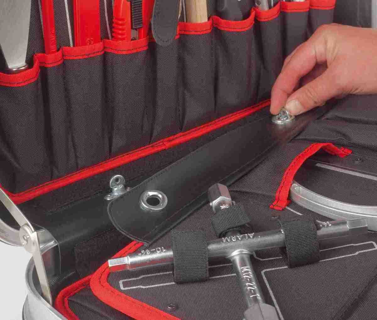 Werkzeugkoffer Alarm Werkzeuge Hartschalen- Konturen-Trolley 1-HT, komplett mit Sanitär-Werkzeugpaket 1, 45-teilig im Test, Bild 2