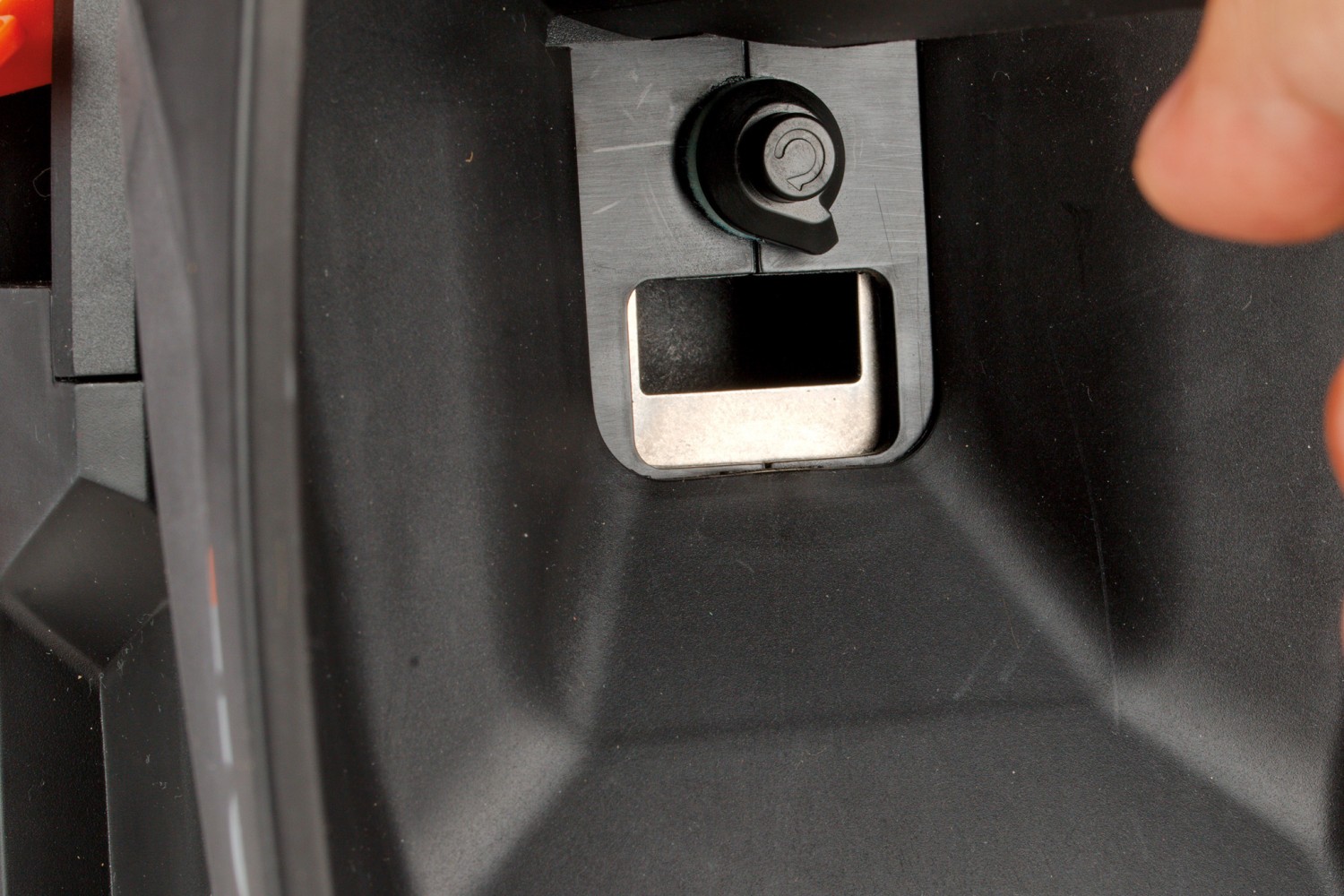Sonstige Elektrowerkzeuge Akku Worx Akku-Handstreuer WG869E.9 im Test, Bild 3