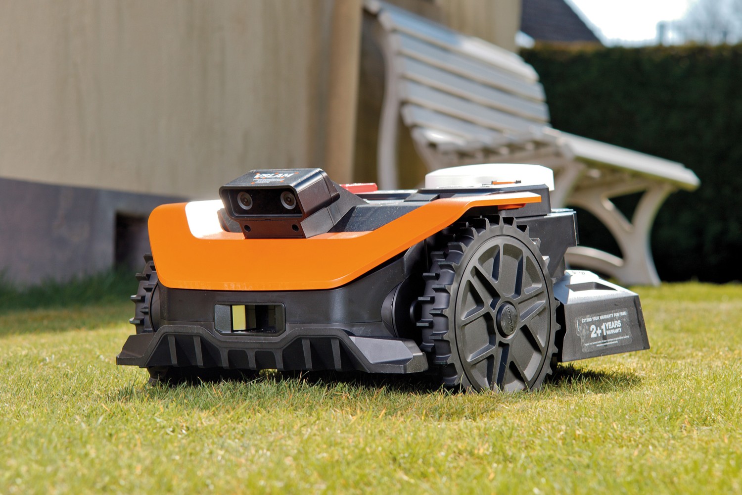 Frei auf der Fläche: Worx Landroid Vision Cloud WR308E, Bild 3 Roboter-Rasenmäher Worx Landroid Vision Cloud WR308E im Test, Bild 3