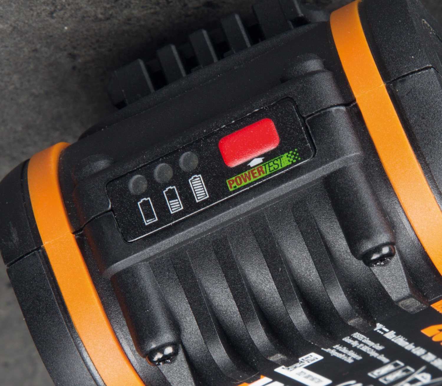 Akku-Kettensägen Worx WG385E, Worx Akku WA3646 Power Share Pro Plus 20V/4 Ah im Test , Bild 3