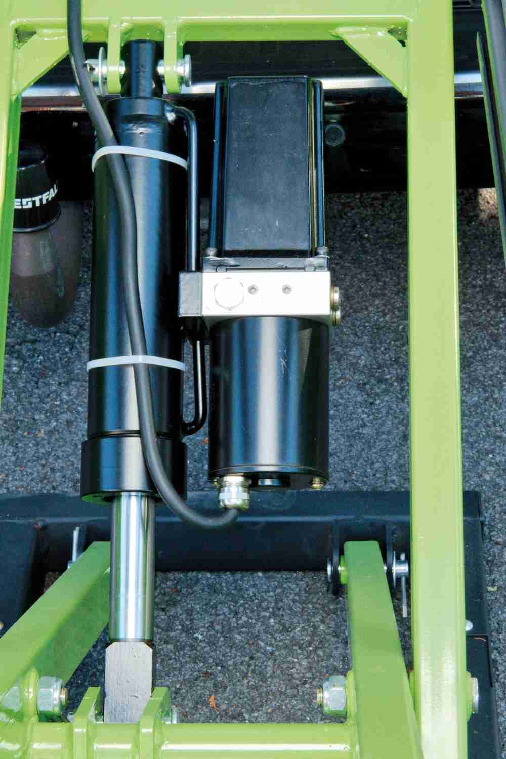 Mobiler Helfer: Zipper Scherenhubwagen ZI-SHW200LIFT, Bild 4 Gewerbliche Werkzeuge Zipper Scherenhubwagen ZI-SHW200LIFT im Test, Bild 4