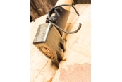 Krumpholz<br>Doppelkeil-Spaltaxt mit Kuhfuss- Hickory-Stiel und Lederschneidenund Stielschutz, Art.Nr. 0378