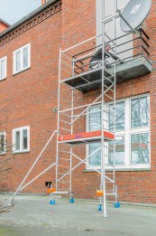 Leitern Krause Mobiles Alu-Arbeitsgerüst ClimTec System im Test, Bild 1