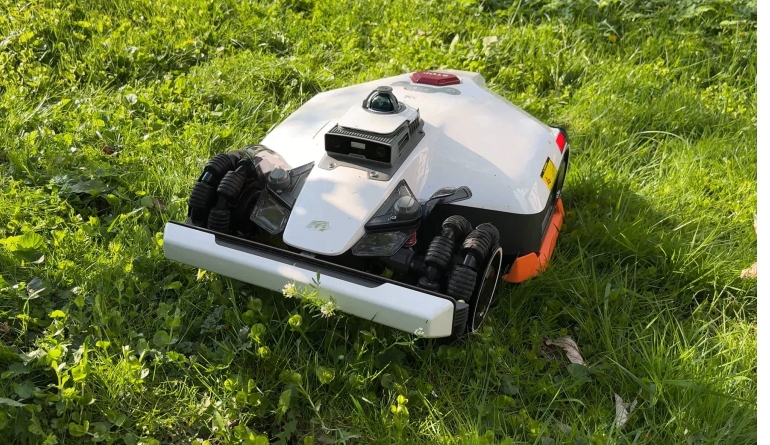Roboter-Rasenmäher Mammotion LUBA 3 AWD 3000 im Test, Bild 1