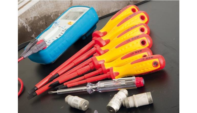 Für sicheres Arbeiten: S&R VDE Elektriker-Schraubendreher- Satz 7-tlg. mit Kraftform-Griff, Bild 1 Schraubendreher S&R VDE Elektriker-Schraubendreher- Satz 7-tlg. mit Kraftform-Griff im Test, Bild 1