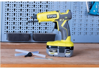Heissklebe-Pistolen Ryobi ONE+ Akku-Hei&szlig;klebepistole RGL18 im Test, Bild 1