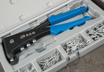 Zangen S&R Hand-Niet-Set im Koffer im Test, Bild 1