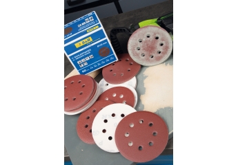 Sonstige Handwerkzeuge S&R Schleifpapier-Set 125 mm 60 Stk. im Test, Bild 1