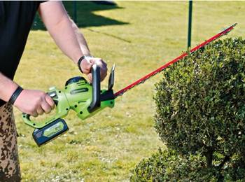 Akku-Heckenschere_G24HT56II_von_Greenworks_1748432690.jpg